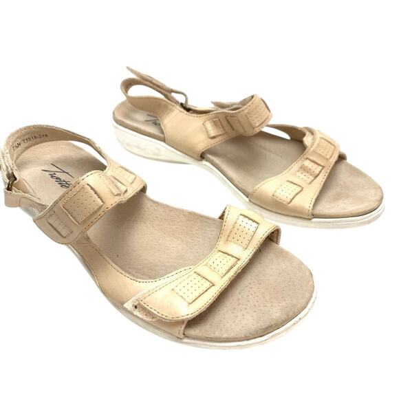 Trotters Womens Tan Beige Genuine Leather Sandals Shoes Ankle Strap Comfy 7.5 N - Picture 1 of 16